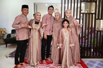 Cara Ayu Ting Ting Berhijab Jelang Berangkat Umrah Disorot: Kok Lehernya Dilihatin?