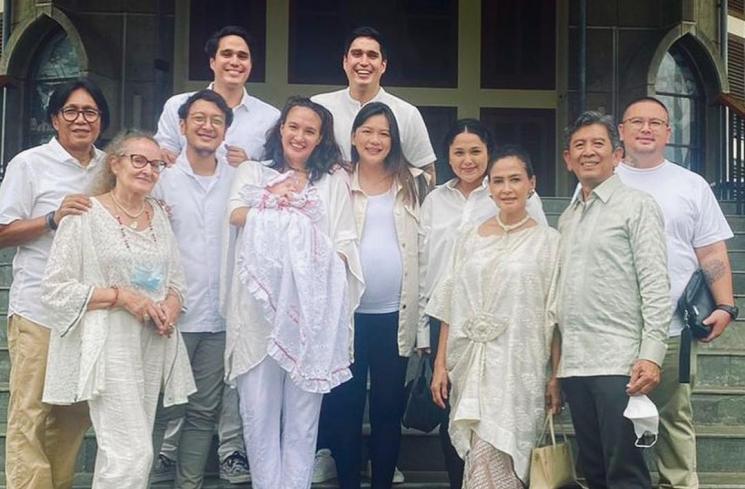 Dimas Anggara dan Nadine Chandrawinata di acara pembaptisan putrinya, baby Djiwa. (Instagram)