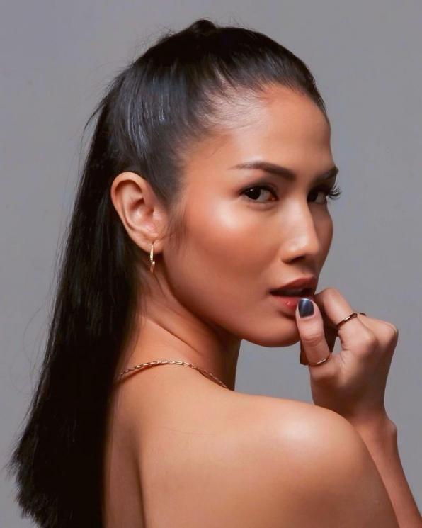 Potret Aulia Sarah ‘Badarawuhi’ Pamer Bahu. (Instagram/owliasarah)