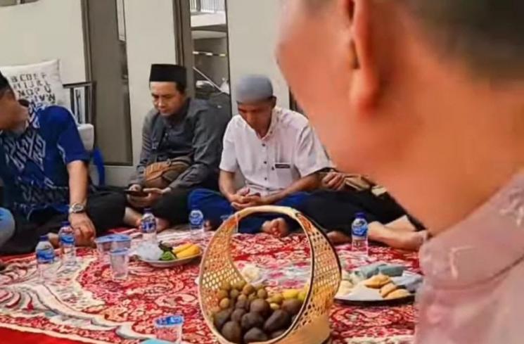 Momen Syukuran Rumah Baru Syifa Adik Ayu Ting Ting(Instagram/@ayutingting92)