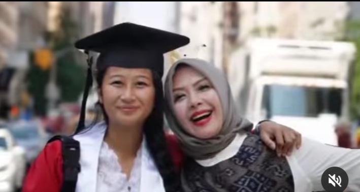 Potret Wisuda Amyra Anak Sandiaga Uno (Instagram/nurasiauno/sandiuno)