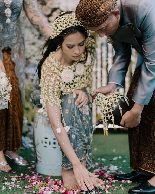 Momen Pernikahan Maudy Ayunda Adat Jawa-Korea (instagram/maudyayunda)