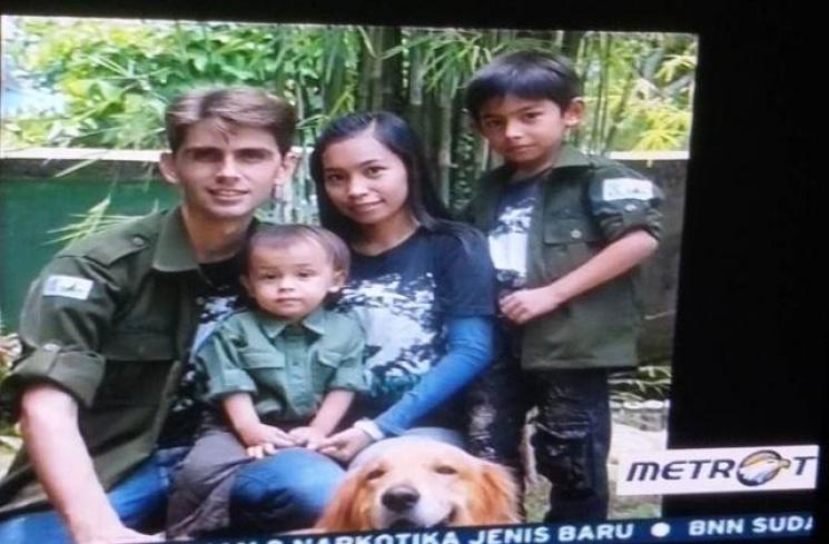 Potret Manis Andrew Kalaweit Bareng Ibu. (Instagram/pradakalaweit)