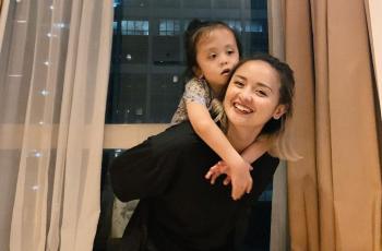 10 Potret Joanna Alexandra Momong Anak Pasca Ditinggal Suami, Bikin Baper!