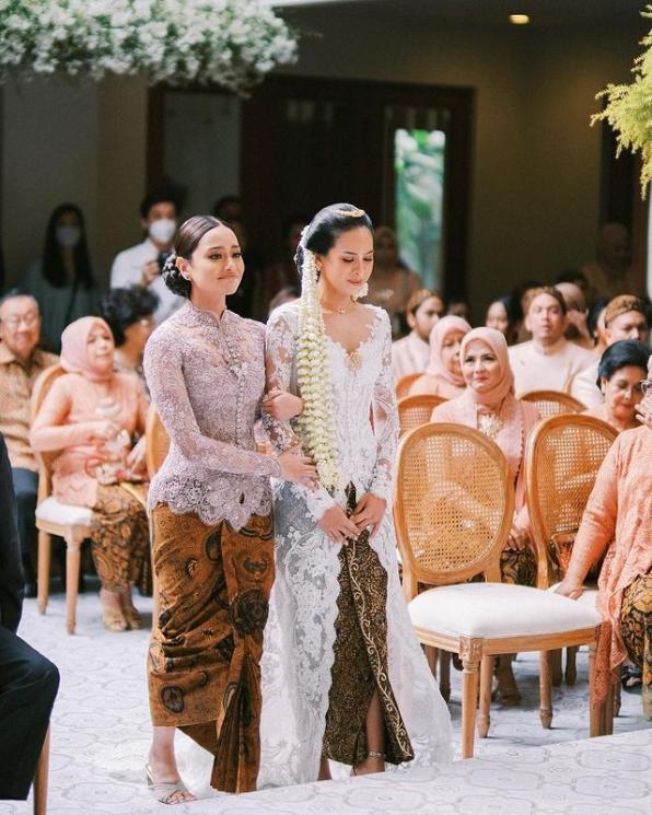 Kedekatan Maudy Ayunda dan Adik. (Instagram/akhairunnisa)