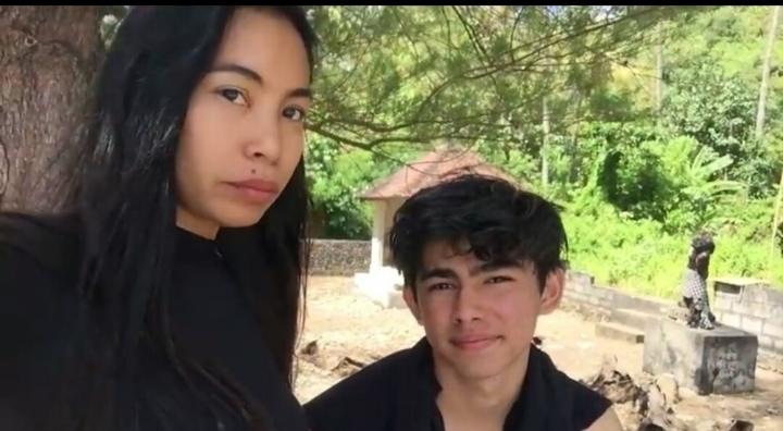 Potret Manis Andrew Kalaweit Bareng Ibu. (YouTube/Prada Kalaweit)