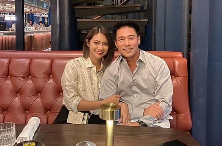Artis Indonesia Menikah dengan Pria Korea Selatan. (Instagram/riniyulianti)
