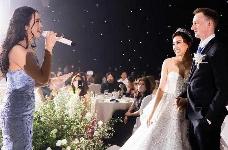 Pesona Lyodra Nyanyi di Acara Pernikahan(Instagram/@lyodraofficial)