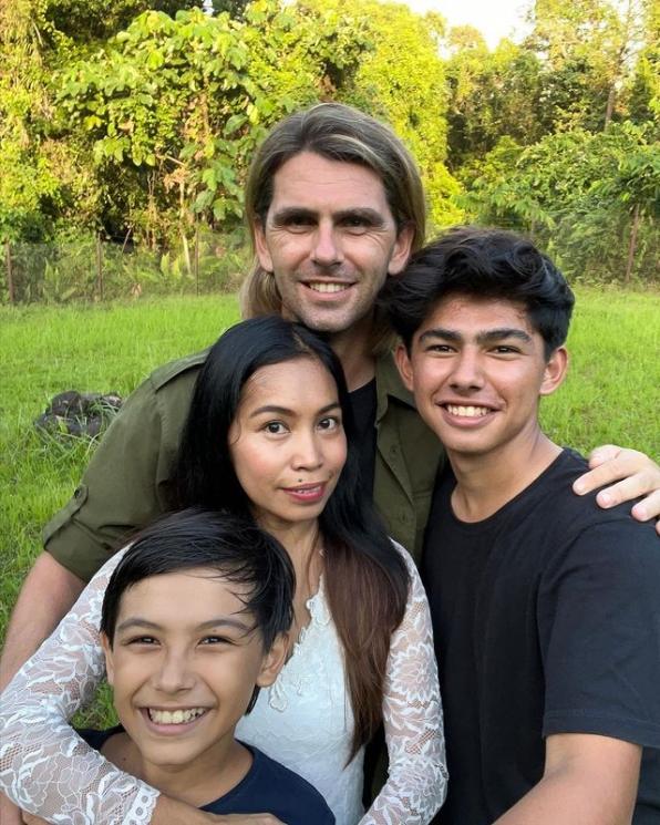 Potret Manis Andrew Kalaweit Bareng Ibu. (Instagram/pradakalaweit)