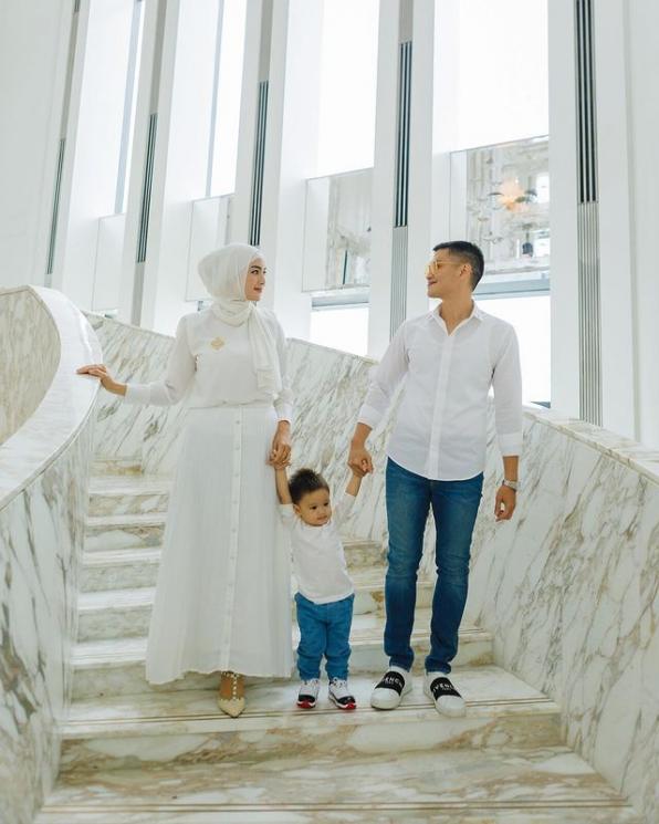 Potret Keharmonisan Keluarga Rezky Aditya. (Instagram/citraciki)