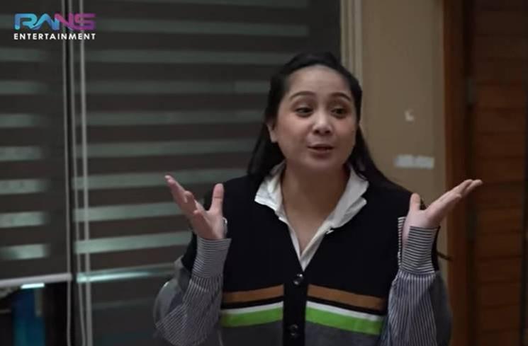 Momen Nagita Slavina iseng bayarin karyawan naik pesawat. (YouTube/Rans Entertainment)