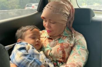 Dewi Zuhriati Nangis Terharu di Pesta Ultah Gala saat Video Mendiang Vanessa Angel dan Bibi Diputar