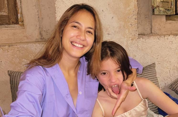 Kebersamaan Pevita Pearce dan Adiknya. (Instagram/@pevpearce)