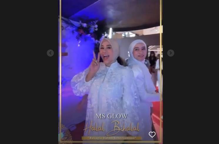 Gaya artis di halal bihalal bos MS Glow (Instagram/@aurelie.hermansyah)
