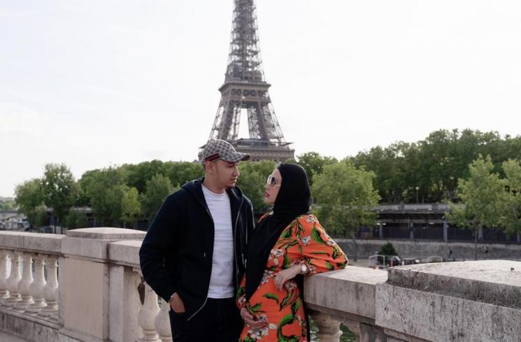 Momen Kartika Putri Babymoon di Prancis (@kartikaputriworld)