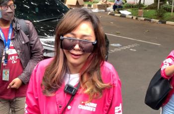 Denise Chariesta Sibuk Koar-koar, Ayu Dewi dan Suami Makin Mesra Pamer Kemewahan