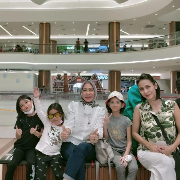 Potret Wenny Ariani Momong Kekey (Instagram/wenny_kekey_real)