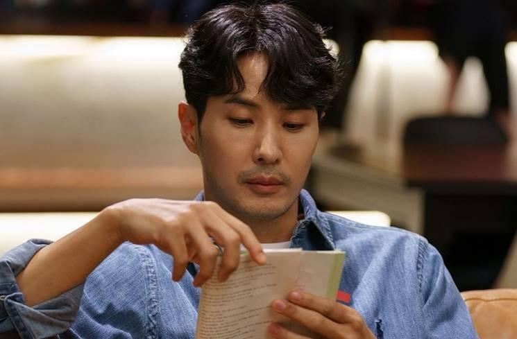 Potret Kim Ji Suk di Kiss Sixth Sense (Instagram/@disneypluskr)