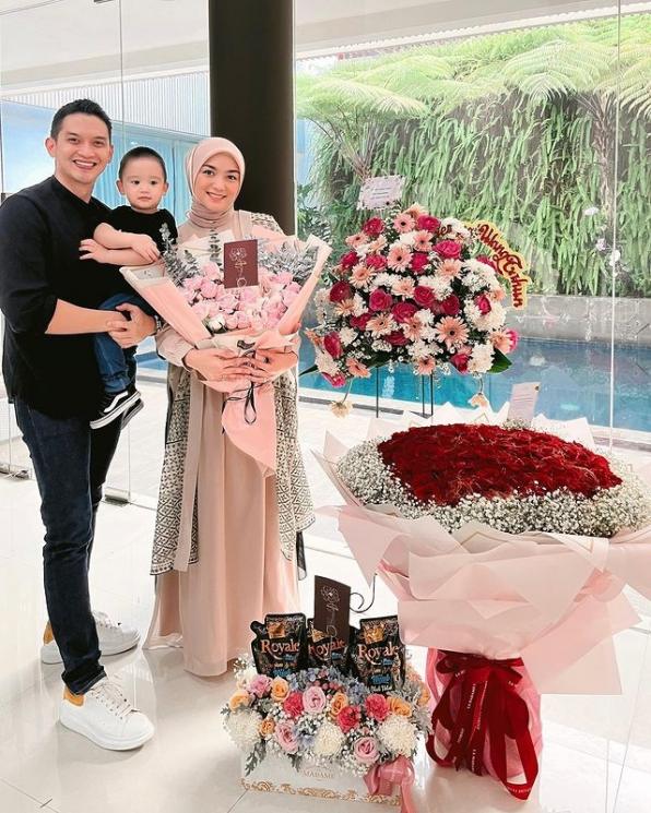 Potret Keharmonisan Keluarga Rezky Aditya. (Instagram/citraciki)