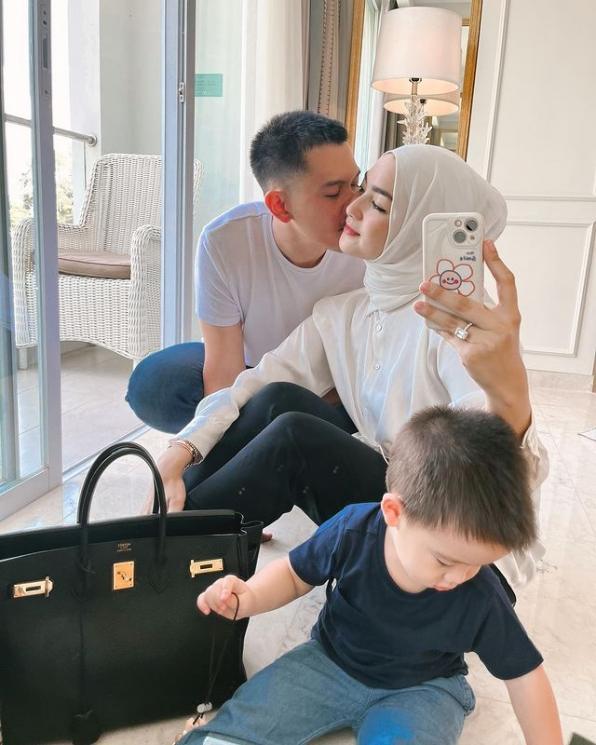 Potret Keharmonisan Keluarga Rezky Aditya. (Instagram/citraciki)
