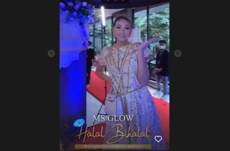 Gaya artis di halal bihalal bos MS Glow (Instagram/@sarwendah29)