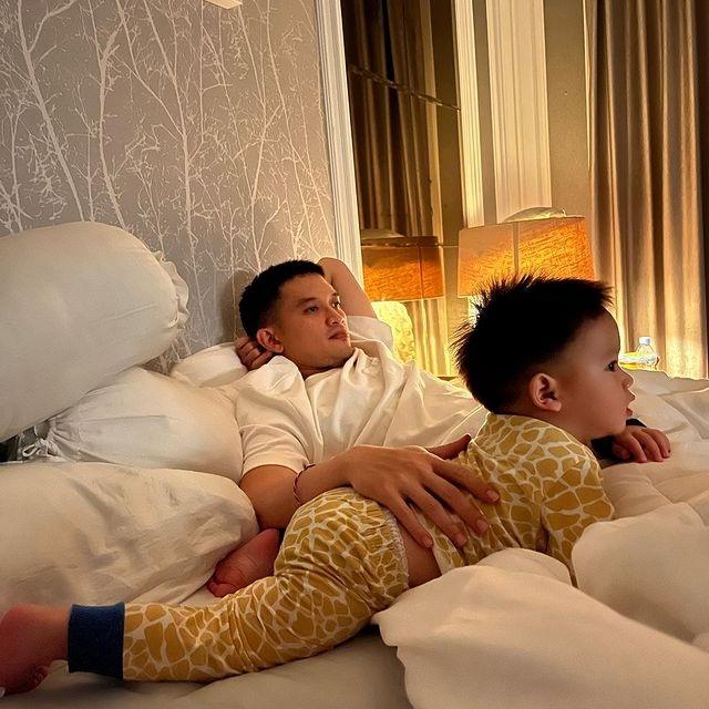 Potret Kedekatan Rezky Aditya dengan Anak. (Instagram/thereal_rezkyadhitya)