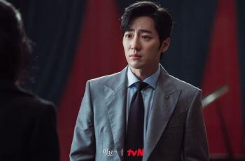 9 Potret Lee Sang Yeob di Eve, Jadi Politisi Muda dan Tampan yang Bucin ke Seo Ye Ji
