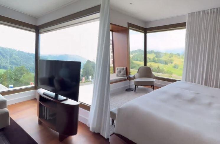 Momen Kezia Toemion Liburan Mewah di Swiss (instagram/@keziatoemion)
