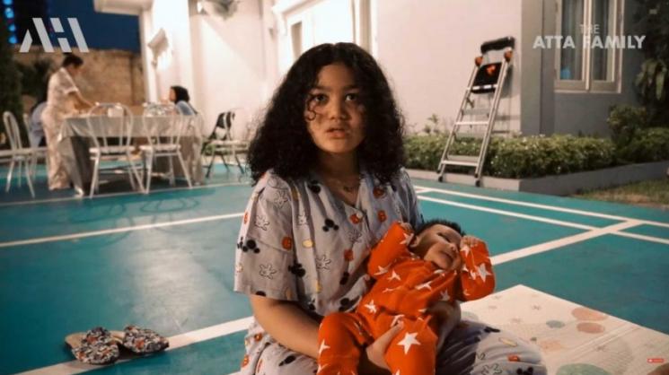 Momen Ameena Piknik di Rumah Krisdayanti. (YouTube/AH)