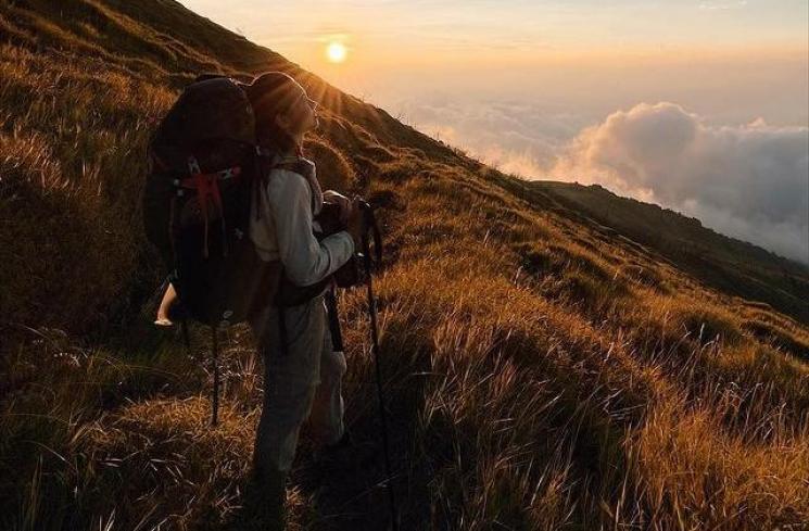 Momen Angela Gilsha Naik Gunung(Instagram/@angelgilsha)
