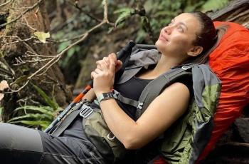 10 Momen Angela Gilsha Naik Gunung, Jadi Sorotan dan Makin Keren