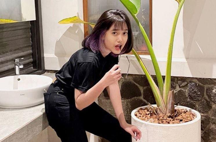 Potret Cewek Tiktok Mirip Fuji (instagram/@evelynnnst)