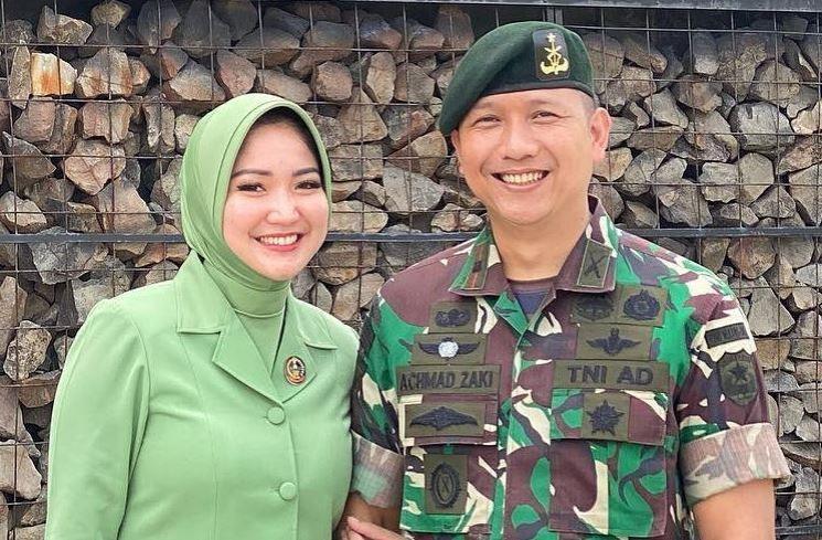 Artis menikah dengan anggota TNI. (Instagram/@windakhair)
