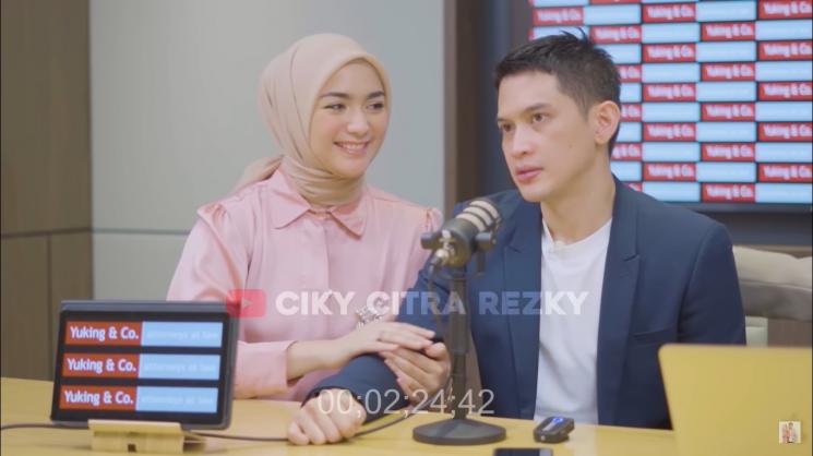 Potret Citra Kirana Dampingi Rezky Aditya Klarifikasi (YouTube/Ciky Citra Rezky)