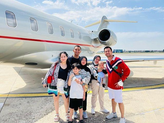 Potret Mbak Lala Liburan Bareng RANS di Eropa. (Instagram/raffinagita1717)