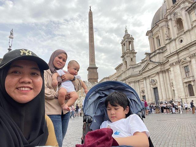 Potret Mbak Lala Liburan Bareng RANS di Eropa. (Instagram/shela_lala96)