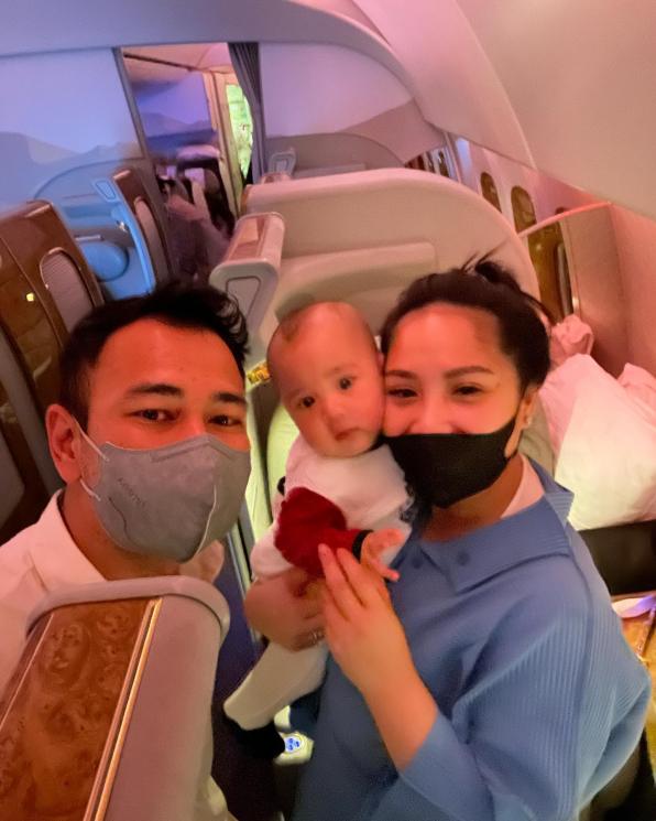 Gaya Raffi Ahmad dan Nagita Slavina keliling Eropa. (Instagram/raffinagita1717)