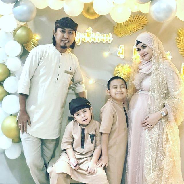 Artis Menikah Lagi setelah Pasangan Meninggal Dunia. (Instagram/adejigo)