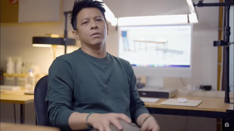 Momen Ariel NOAH jadi Tukang Benerin Meja (Youtube/Ariel Noah)