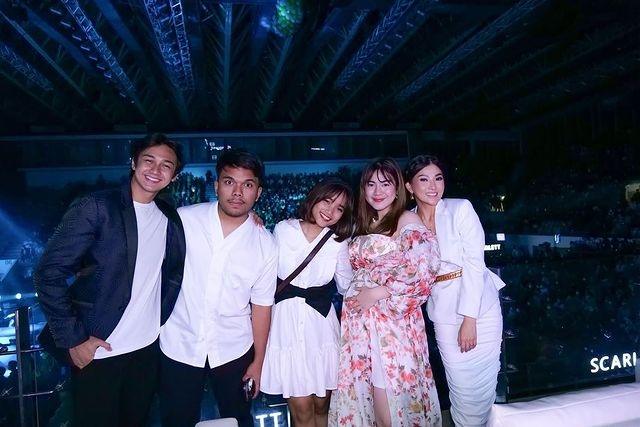 Momen Felicya Angelista Nonton Konser Rossa Saat Hamil. (Instagram/felicyangelista_)