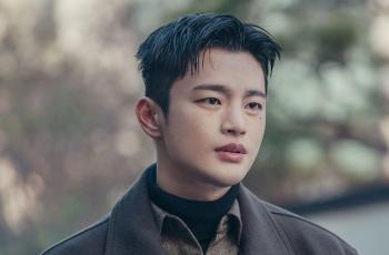 8 Potret Seo In Guk di Cafe Minamdang, Berperan Sebagai Mantan Profiler yang Berubah Jadi Dukun