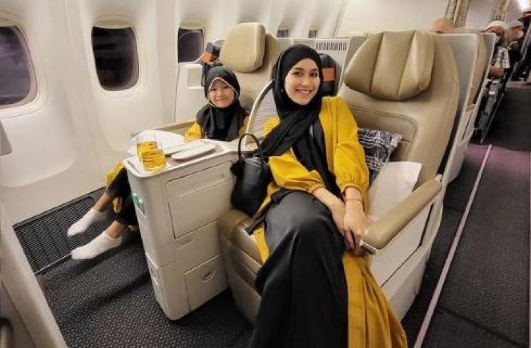 Momen Ayu Ting Ting Berangkat Umrah. (Instagram/ayutingting92)