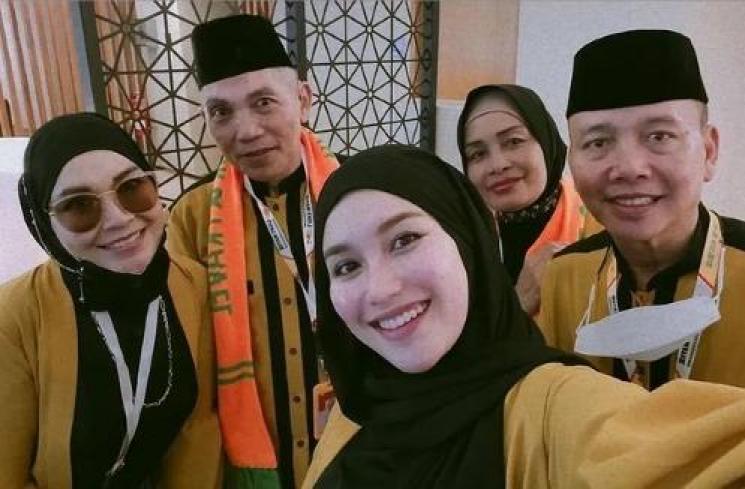 Momen Ayu Ting Ting Berangkat Umrah. (Instagram/ayutingting92)