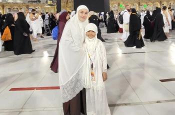 Ayu Ting Ting 'Ambruk' saat Tiba di Mekkah: Badan Panas, Muntah, Sakit Kepala