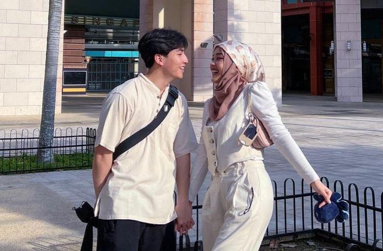 Kemesraan Putri Delina dan Jeffry Reksa di Singapura (Instagram/@jeffryreksaa)