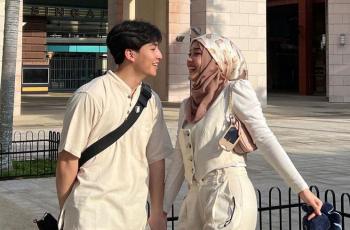 9 Potret Kemesraan Putri Delina dan Jeffry Reksa di Singapura, Serasa Milik Berdua!