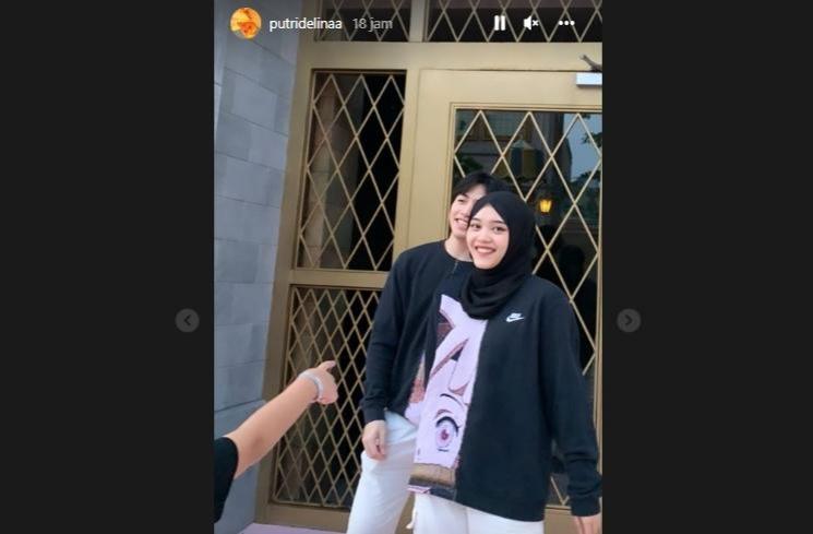 Kemesraan Putri Delina dan Jeffry Reksa di Singapura (Instagram/@putridelinaa)
