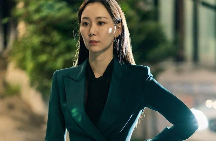 Pesona Lee Yoo Young di Insider (Instagram/@jtbcdrama)