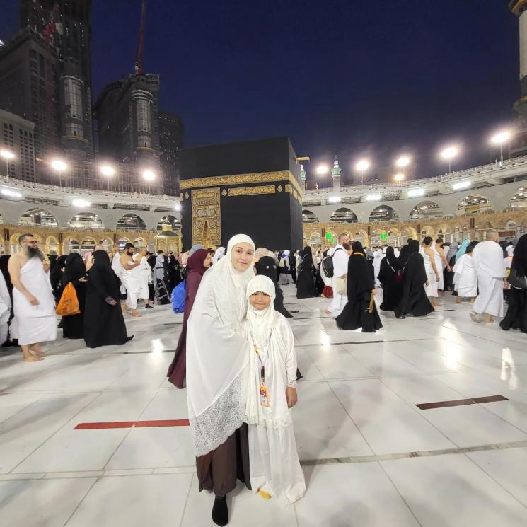 Potret Ayu Ting Ting Umrah (Instagram/ayutingting92)