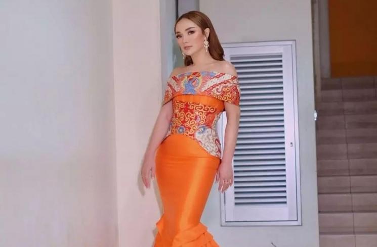 Potret Zaskia Gotik Pakai Baju Press Body (Instagram/@zaskia_gotix)